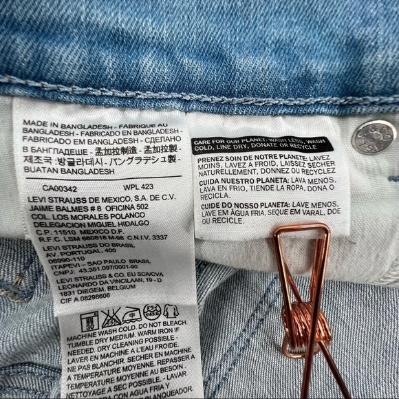 Levi's Cuffed Hem Denim Jean Shorts Size 27 Women’s - Picture 4 of 8